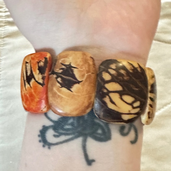 Tagua nut stretchy bracelet, about 7.5” long. Multicolor, carved - Picture 6 of 13
